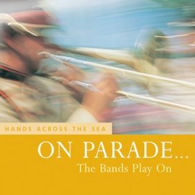 HANDS ACROSS THE SEAON PARADE THE BANDS PLAY ON - Jouets & Jeux en promo à 4.99€